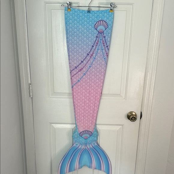 NEW Mermaid Tail Swim, Costume or Fun Photo Shoot - Picture 1 of 13